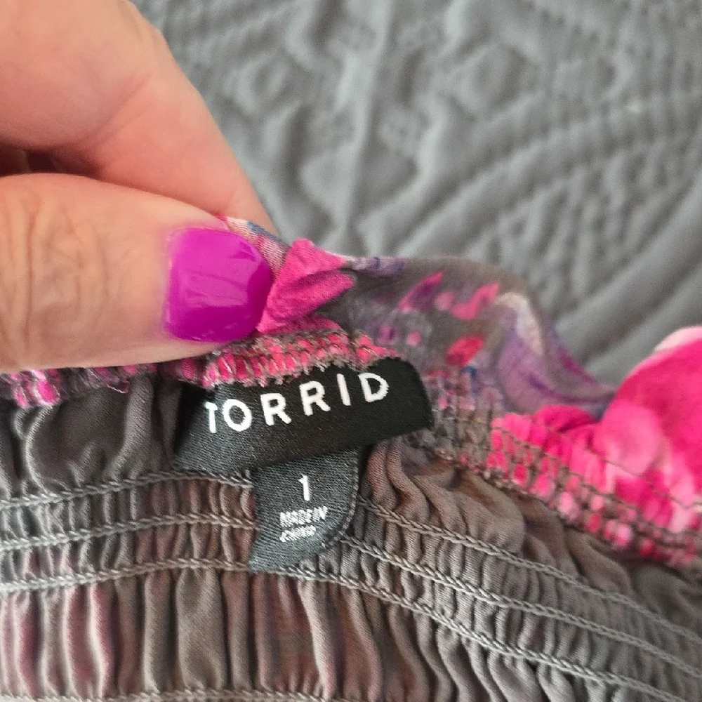 EUC Torrid 1 Floral Smocked Women's Cold Shoulder - Picture 5 of 8